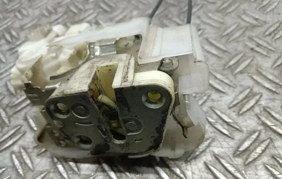 Subaru Outback Front door lock