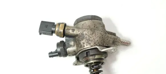 Audi A4 S4 B8 8K Fuel injection high pressure pump 07L127026E 06E906051K