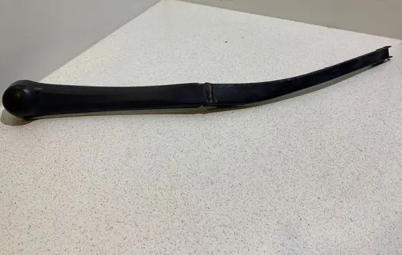 BMW 5 E39 Front wiper blade arm 61618209879