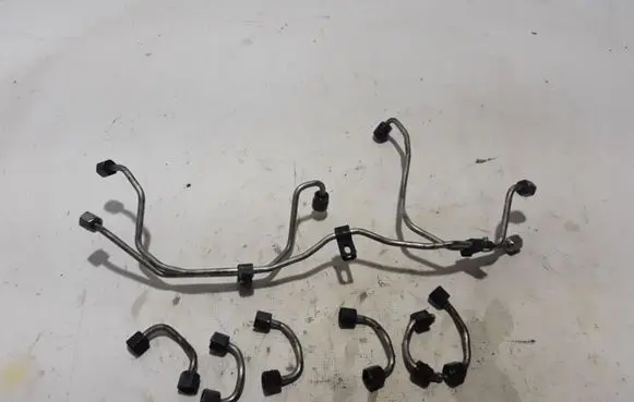 Fuel injector supply line/pipe