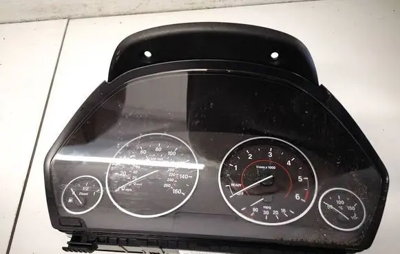BMW 5 F10 F11 Speedometer (instrument cluster) 932884101