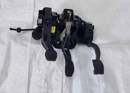 Opel Corsa D Pedal assembly 55703354