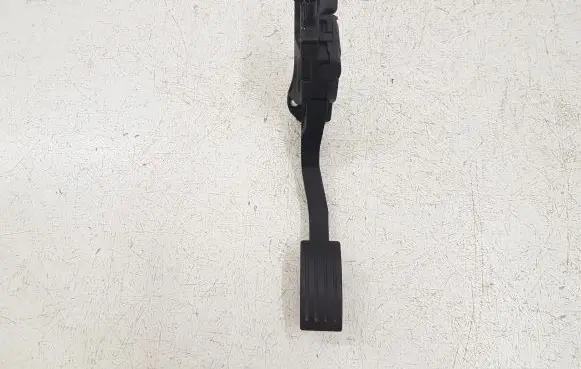 Ford Escape III Accelerator throttle pedal F1DC9F836 F1DC9F836AA 6PV01036884