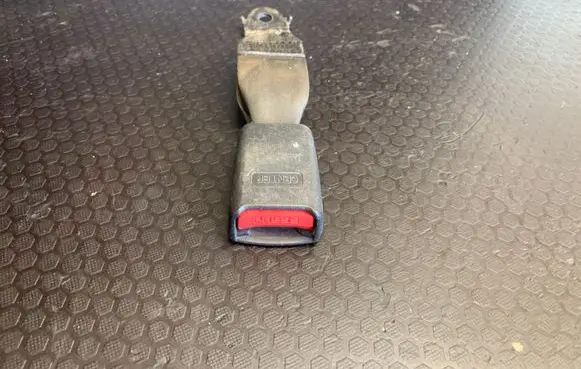 KIA Sorento Rear seatbelt buckle 