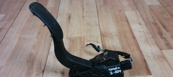 Toyota C-HR I Accelerator throttle pedal 78110F4020