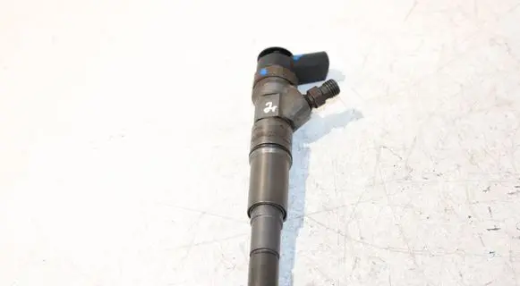 BMW 3 E90 E91 Fuel injector 7794435 0445110209