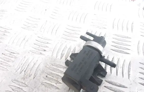 Volkswagen Golf III Turbo solenoid valve 1H0906627