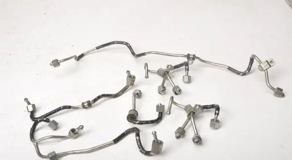 Land Rover Discovery 5 Fuel injector supply line/pipe 