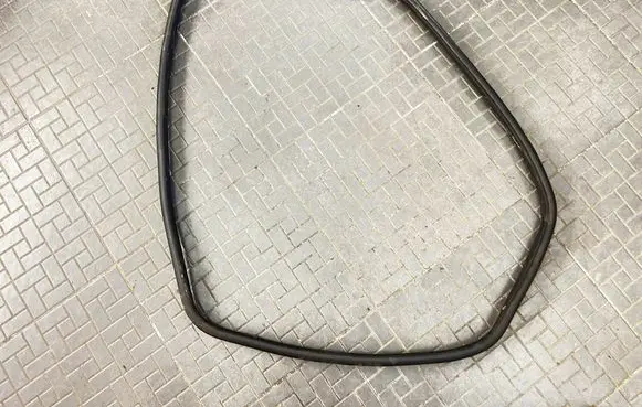 Mercedes-Benz E W212 Rear door rubber seal (on body) 