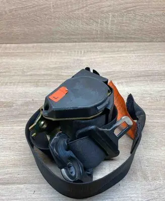 BMW 5 E39 Front seatbelt 566172701 8198571