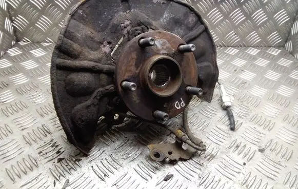 Toyota Corolla Verso AR10 Front wheel hub