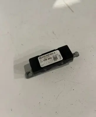 Volkswagen PASSAT B6 Antenna control unit 3C9035552A