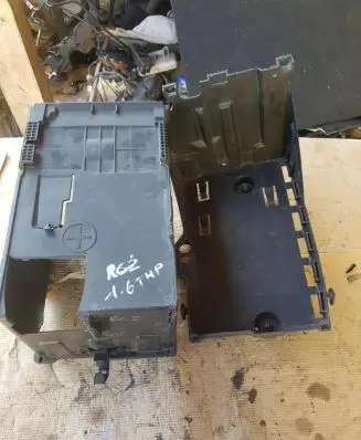 Peugeot RCZ Battery box tray 