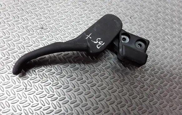 Volkswagen PASSAT B5.5 Engine bonnet (hood) release handle 3B1823533
