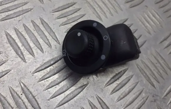 Renault Megane II Wing mirror switch