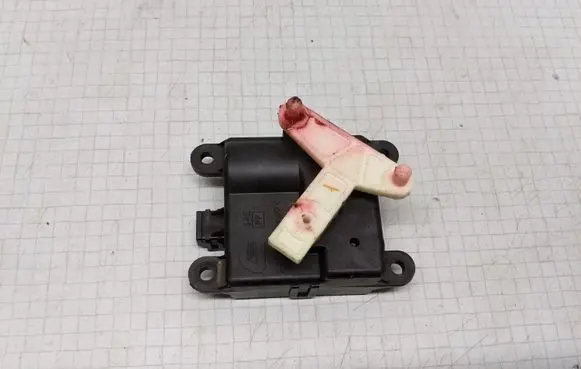 Nissan Primera Air flap motor/actuator 3T05030820