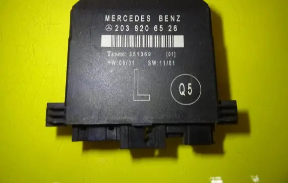 Mercedes-Benz C W203 Door control unit/module 2038206526