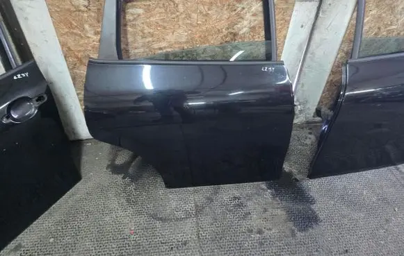 Seat Leon (1P) Rear door