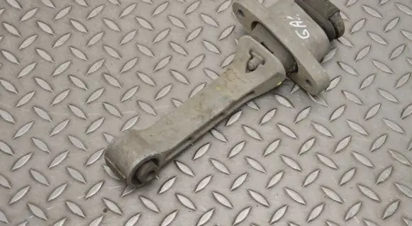 Hyundai Santa Fe Engine mount bracket