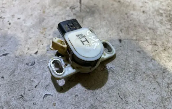 Toyota C-HR I Brake pedal sensor switch 8951047040 47040