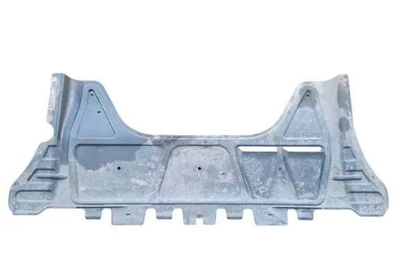 Volkswagen PASSAT B8 Engine splash shield/under tray 5Q0825235C