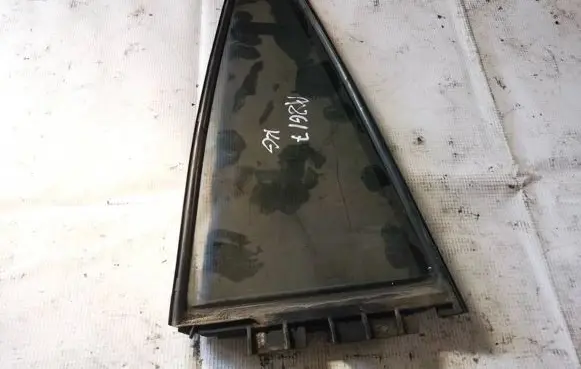 Toyota RAV 4 (XA30) Rear vent window glass 