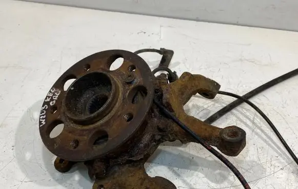 Mercedes-Benz C W203 Rear wheel hub A2030505