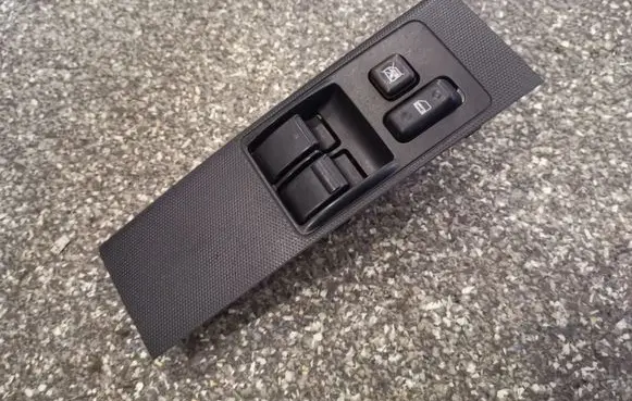 Toyota Corolla Verso AR10 Electric window control switch 848200F020 742310F020