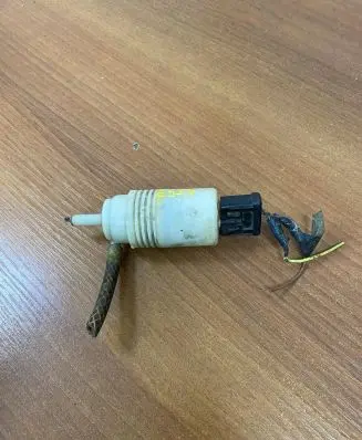 Audi A4 S4 B5 8D Windscreen/windshield washer pump 96221 E523