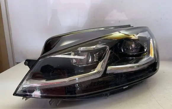 Volkswagen Golf VII Headlight/headlamp 5G1941059D 1ZX01306621