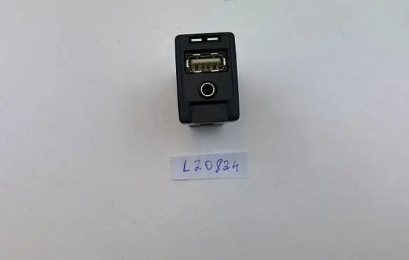 Toyota Corolla E140 E150 AUX in-socket connector 8619002070 130836 CALS0899G