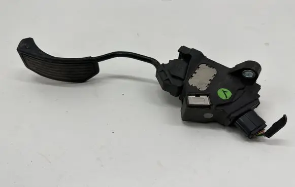 Toyota Avensis T270 Accelerator throttle pedal 7811002070