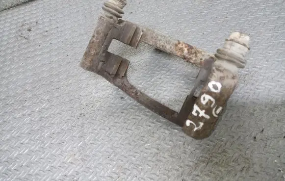 Volkswagen PASSAT B6 Brake caliper pad carrier rear 