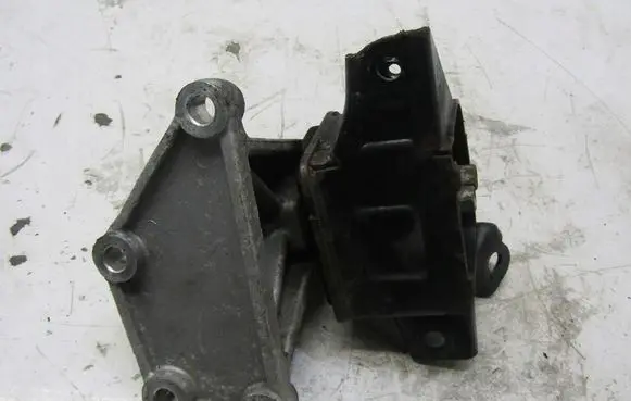 KIA Ceed Gearbox mounting bracket 21830-J3000