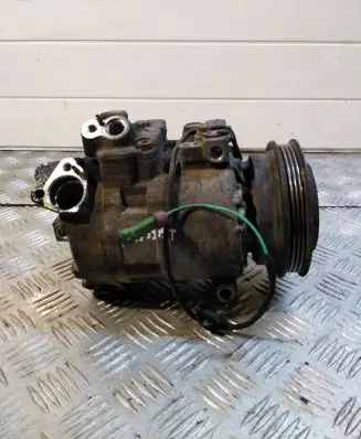 Volkswagen PASSAT B5 Air conditioning (A/C) compressor (pump) 8D0260808