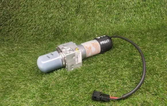 Audi A3 S3 8P Convertible roof hydraulic pump DAI1110913 AA0B08300315