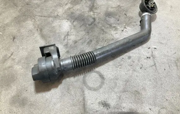 Mercedes-Benz Sprinter W906 Oil fill pipe A6510100169 0212632A