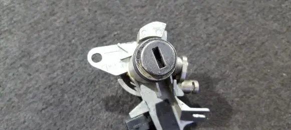 Audi A6 S6 C6 4F Tailgate exterior lock 8E0827573