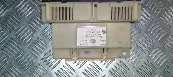 Volkswagen PASSAT B6 Climate control unit 3B1907044A