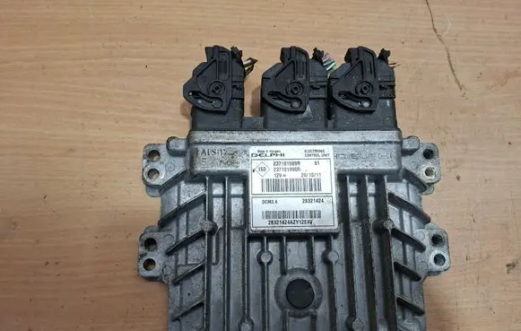 Renault Clio III Engine control unit/module 237101989R