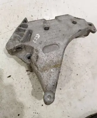 Engine mounting bracket
