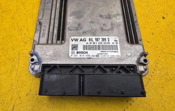 Audi A3 S3 8V Engine control unit/module 04L907309D