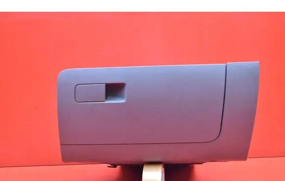 Glove box