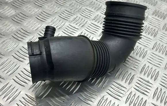 Opel Insignia A Turbo air intake inlet pipe/hose 55561787 327763967