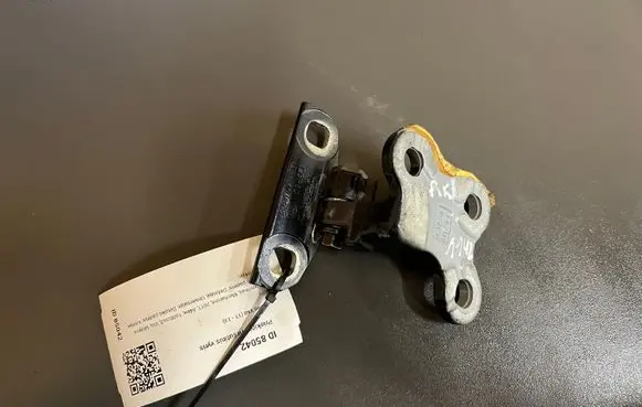 Volvo V60 Front door upper hinge 31299542 A046572