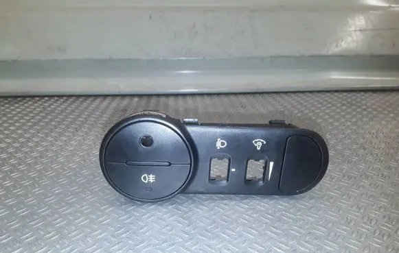 Hyundai i10 Fog light switch 201004787