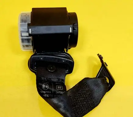 Volkswagen Polo IV 9N3 Rear seatbelt 6Q0857806A 04167054
