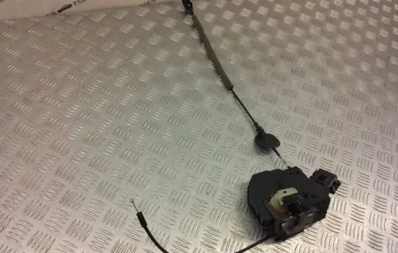 Renault Captur Rear door lock 825018499R