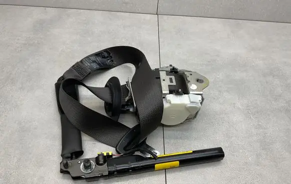 Opel Astra K Front seatbelt 