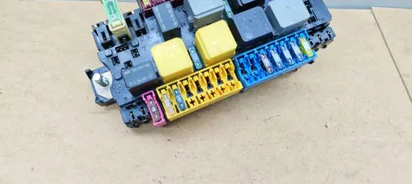 Mercedes-Benz ML W166 Fuse module A1669063801